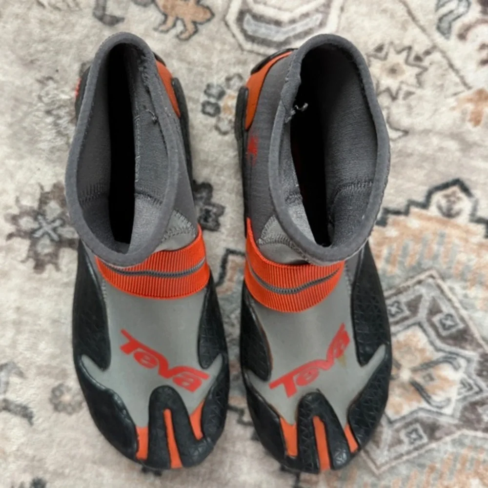 Teva P2 Technical Water Shoes - Kids Size 4 (Fits Women’s 6) - Grey‎ & Orange